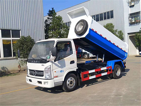 國(guó)五凱馬5方自裝卸式垃圾車