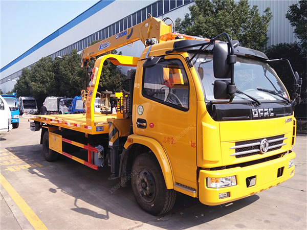 東風多利卡帶吊一拖二清障車