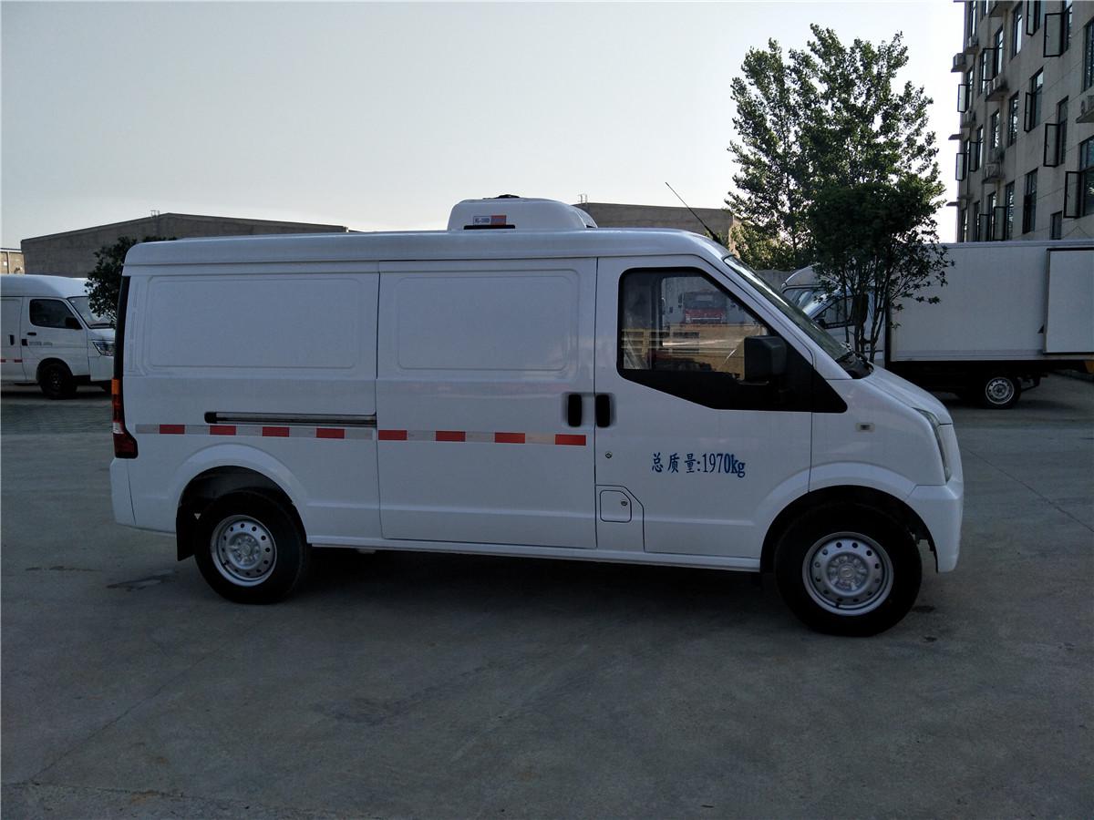 東風小康面包式商務冷藏車
