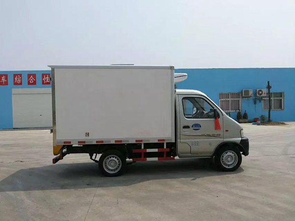 金杯2.9米貨廂冷藏車(chē)