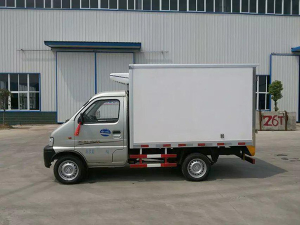 金杯2.9米貨廂冷藏車(chē)