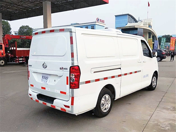 長安睿行M80面包冷藏車