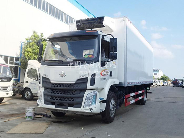 柳汽乘龍7.8米貨廂冷藏車