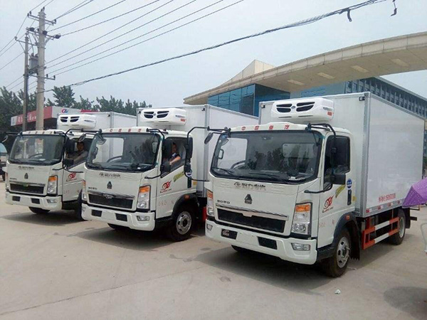 重汽豪沃4.1米貨廂冷藏車