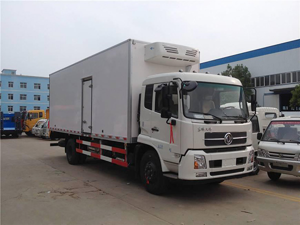 東風天錦6.1米貨廂冷藏車