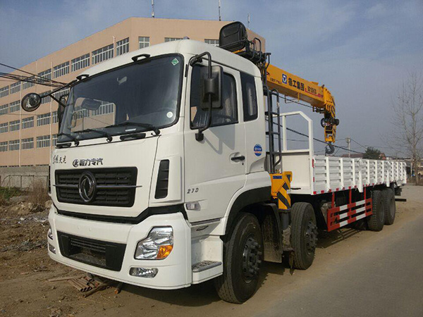 東風(fēng)前四后八8.5米隨車吊 東風(fēng)前四后八8.5米隨車吊