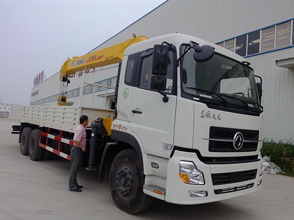 東風天龍后八輪8.5米隨車吊 東風天龍后八輪8.5米隨車吊