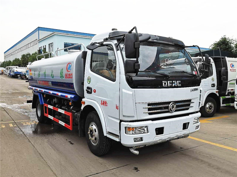 東風(fēng)多利卡8-9噸灑水車 東風(fēng)多利卡8-9噸灑水車