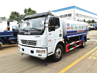 東風D7灑水車