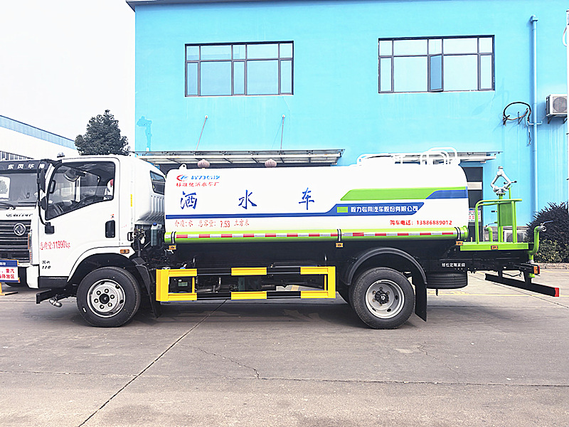 東風(fēng)福瑞卡8-9噸灑水車