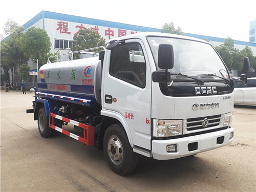 東風多利卡5噸程力灑水車