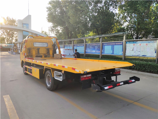 東風(fēng)多利卡D7一拖二清障車(chē)