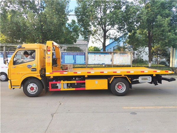 東風(fēng)多利卡D7一拖二清障車(chē)