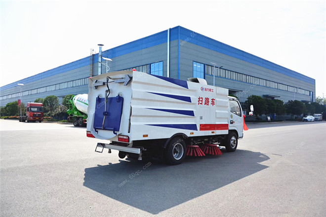 東風(fēng)多利卡D6掃路車