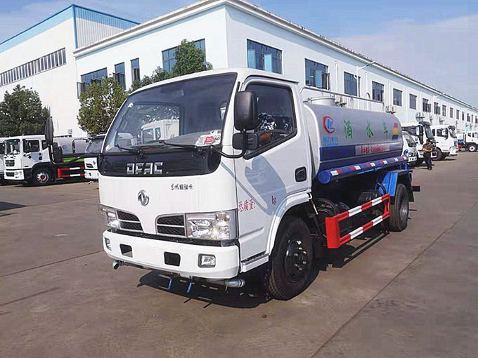 東風福瑞卡5噸灑水車