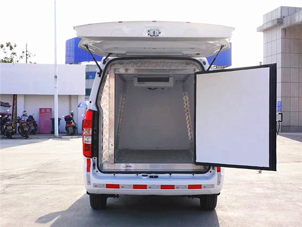金杯X30L國(guó)六藍(lán)牌冷藏車