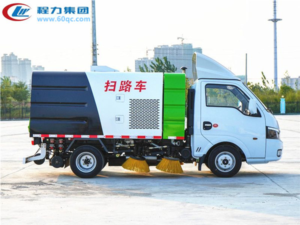 東風途逸3方掃路車