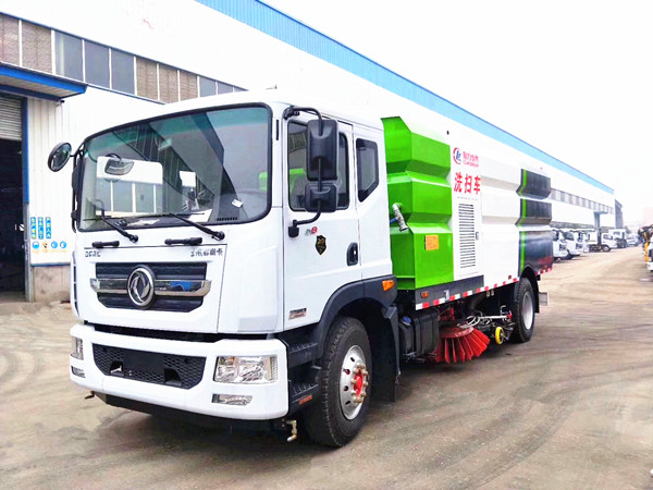 東風(fēng)多利卡15方洗掃車(chē)