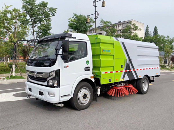 東風凱普特8方國六掃路車